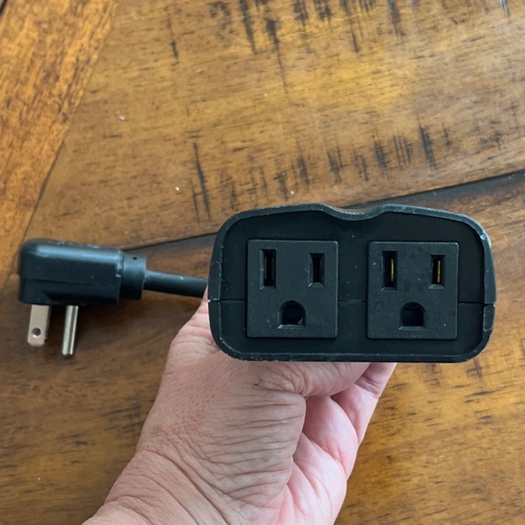 Philips Outdoor Wireless Outlet with Remote - Picture 2 of 3